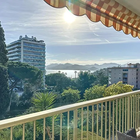- Avec Vue